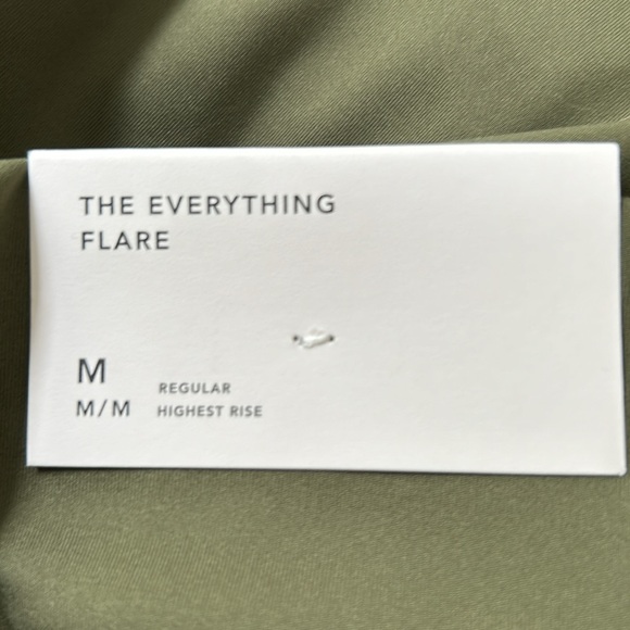 NWT’s American Eagle The Everything High Waisted Flare Legging Medium Olive - Picture 5 of 5